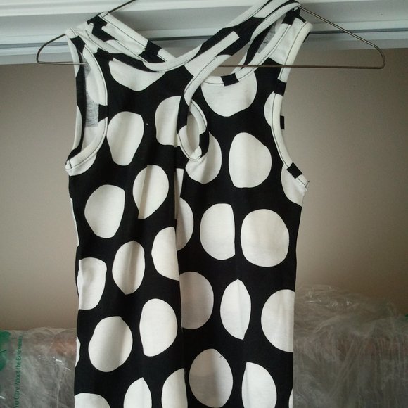 Cute Cross back tank top size xs NWOT - Picture 2 of 3